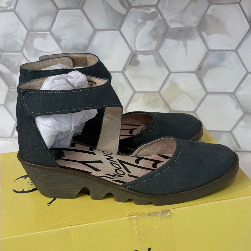 FLY London Cupido Leather Ankle Strap Closed Toe Wedge Taupe Size EU 38 US7/7.5 - Picture 3 of 9